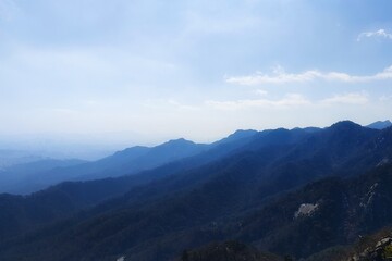 Fototapeta na wymiar hiking. mountains in korea. view of mountain peaks and blue sky.