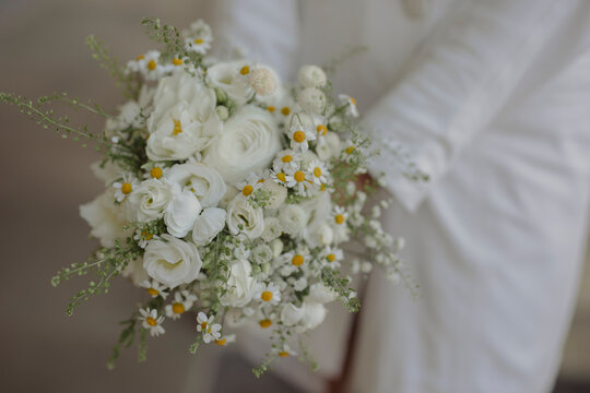 Fototapeta bridal bouquet of white flowers