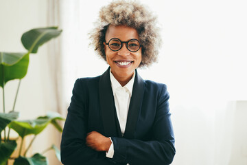 Happy african business woman working inside modern office - Focus on face