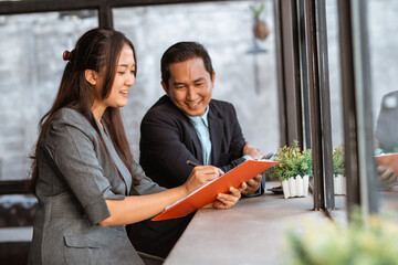 happy business people having a relaxed meeting with team in a coffee shop together
