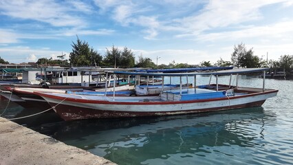 Fototapeta na wymiar Fishing boat leaning on the dock with clear sky