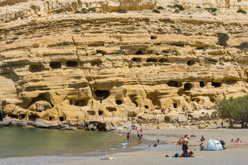 Die Höhlen am Strand von Matala auf Kreta, Griechenland