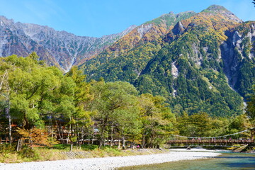 上高地。中部山岳国立公園の観光名所。松本、長野、日本。10月上旬。