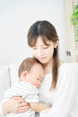 Fototapeta na wymiar 育児イメージ　赤ちゃんを抱く母親