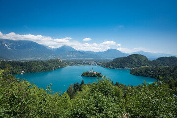 Fototapeta na wymiar Widok na jezioro Bled w Słowenii.
