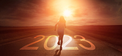 rozpocząć rok 2023, bieg w przyszłość  - obrazy, fototapety, plakaty