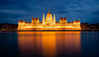 Fototapeta premium Europe, Hungary, Budapest. Hungarian Parliament in Budapest, hungary. famous landmark, historical building.