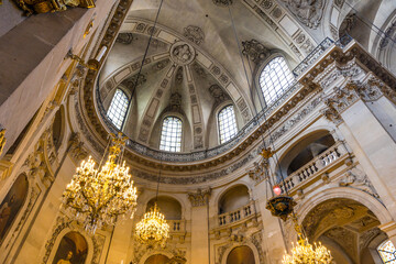 Obraz premium Intérieur de l'Église Saint-Paul-Saint-Louis, dans le Marais à Paris