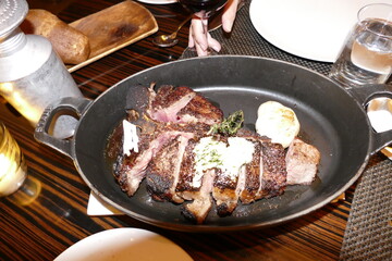 T bone Steak in Pfanne