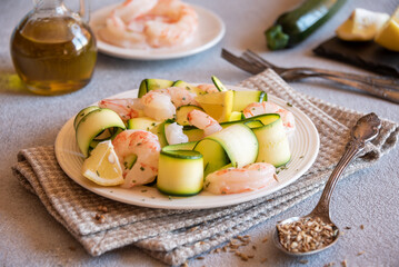 Obraz na płótnie Canvas Fresh zucchini with shrimps, healthy and delicious food