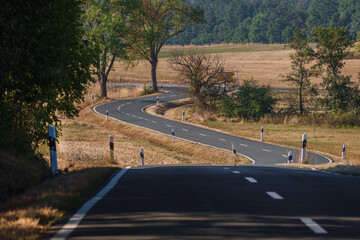 Kurvenreiche Landstraße Asphalt Marburger Land