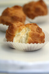 クリームたっぷりのシュークリーム