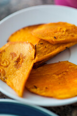 Fried sliced sweet potatoes