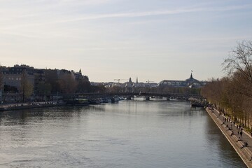 Naklejka premium bridge over the river seine city