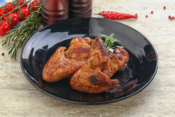 Roasted chicken wings with spicy sauce
