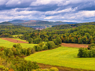 Fototapeta na wymiar Stunning New England farmland landscape during early Autumn in Vermont.