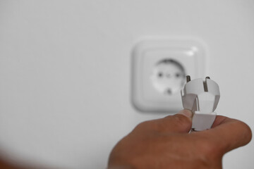 Steigende Energiepreise Stromkosten, Steckdose,  Nebenkosten Abrechnung