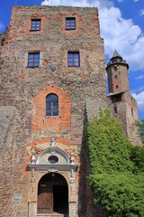 Schloss Grodno in Zagórze Śląskie (Polen), auf dem Gipfel des Berges Choina (450 m über dem Meeresspiegel).