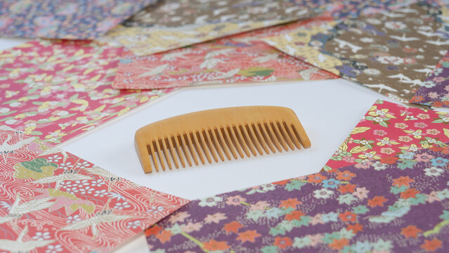 つげ櫛と千代紙・Japanese boxwood comb and chiyogami