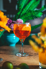 Cocktail de verano y platos