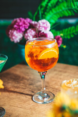 Cocktail de verano y platos