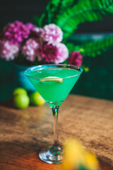 Cocktail de verano y platos