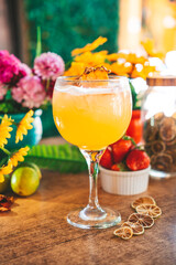 Cocktail de verano y platos