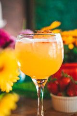 Cocktail de verano y platos