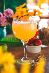 Cocktail de verano y platos