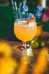 Cocktail de verano y platos