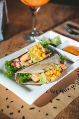 Cocktail de verano y platos