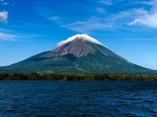 Fototapeta premium Vista del volcán Concepción.. 