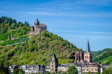 Fototapeta na wymiar view of the church and castle on the Rhine River in Germany