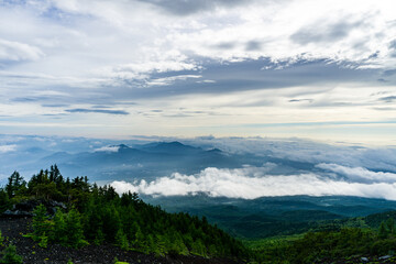 Obraz premium 吉田ルートから日本一高い富士山を登山する