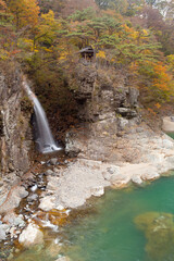 秋の龍王峡　虹見の滝と五龍王神社