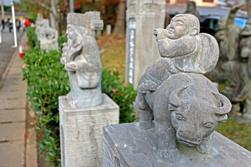 Fototapeta na wymiar Detail of the stone statue in temple 
