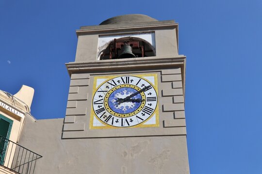 Capri - Particolare della torre dell'orologio nella piazzetta