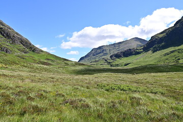 Ausblick in das Tal Glen Coe in den Schottischen Highlands, Glencoe, Argyll, Schottland - obrazy, fototapety, plakaty