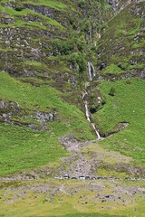 Wasserfall im Tal Glen Coe in den Schottischen Highlands, Glencoe, Argyll, Schottland