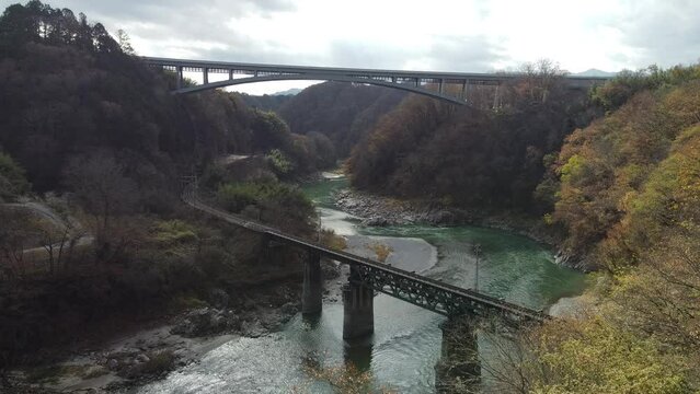 電車と天竜峡大橋
