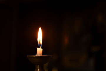 ロウソクの炎　仏壇