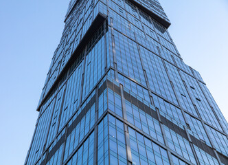 Fototapeta na wymiar Glass skyscraper against the sky.