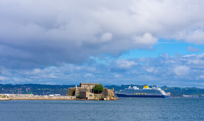 Fototapeta premium The cruise ship and the old castle