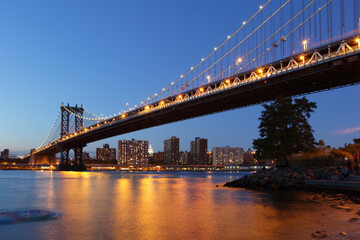 Manhattan bridge and NYC skyline, New York City, USA