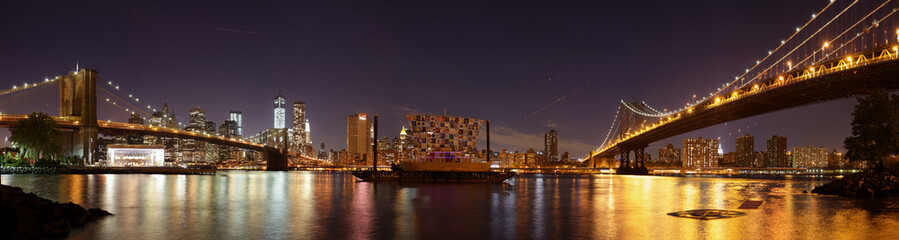Fototapeta premium Brooklyn and Manhattan bridge and NYC skyline, New York City, USA