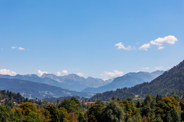 Obraz premium Alpine panorama near Immenstadt with view of the Grünten and the Nagelfluh alpine chain