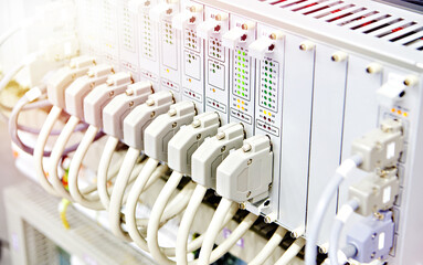 Multi pin electronic connectors and sockets