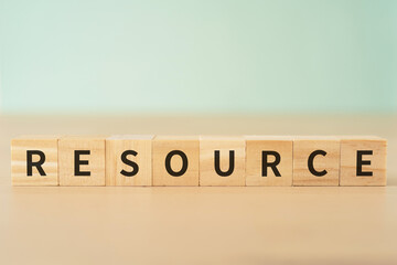 リソース・資源のイメージ｜RESOURCEと書かれたブロック
