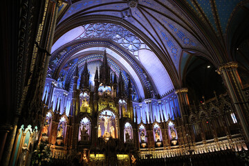 Fototapeta na wymiar Interior view of the Basilique Notre Dame in Montreal, Canada