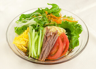 野菜たっぷり冷麺